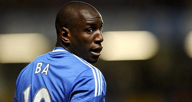 Demba Ba đang chơi cho Shanghai Shenhua